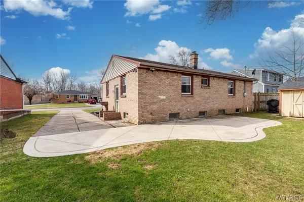 $259,900 | 44 Dover Drive, West Seneca, NY 14224