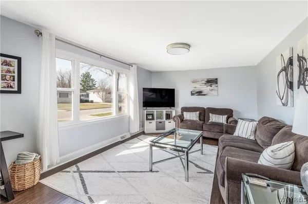 $259,900 | 44 Dover Drive, West Seneca, NY 14224