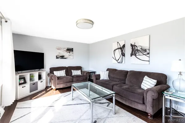 $259,900 | 44 Dover Drive, West Seneca, NY 14224