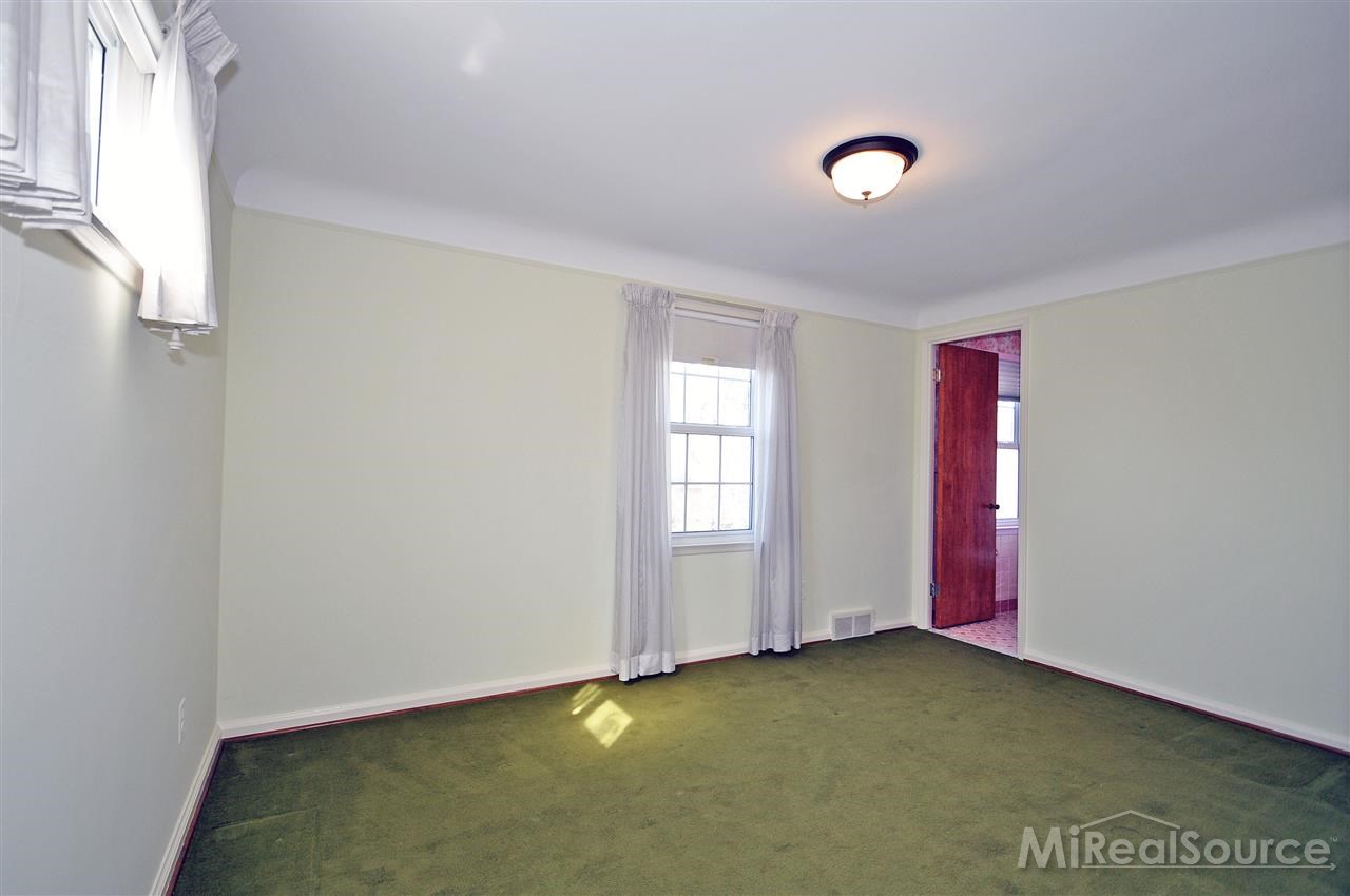 50 Shoreham Road Grosse Pointe, MI 48236 - Photo 19 of 30 31189346-18.JPG