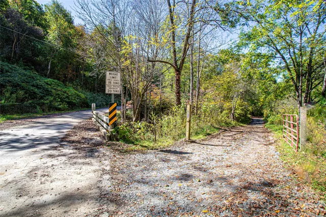 $300,000 | 10 Dodd Road, Barnardsville, NC 28709