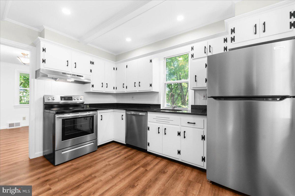 134 Lake Road Phoenixville, PA 19460 - Photo 18 of 44 Kitchen - granite countertops