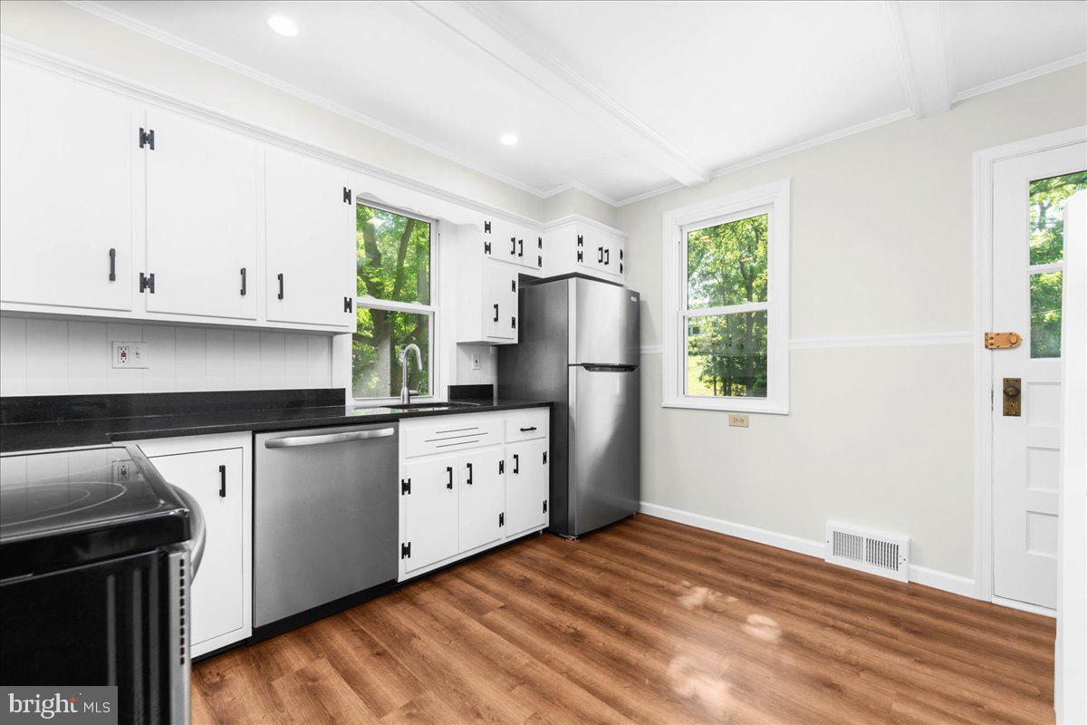 134 Lake Road Phoenixville, PA 19460 - Photo 21 of 44 New Stainless Steel Appliances