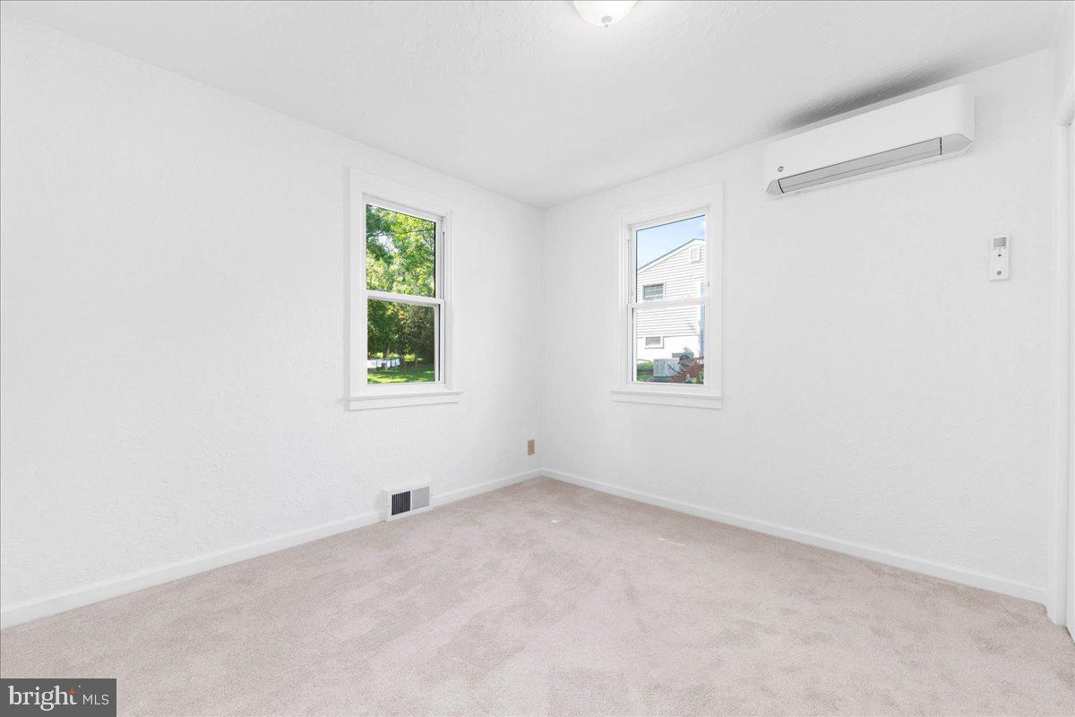 134 Lake Road Phoenixville, PA 19460 - Photo 22 of 44 Main Floor Bedroom