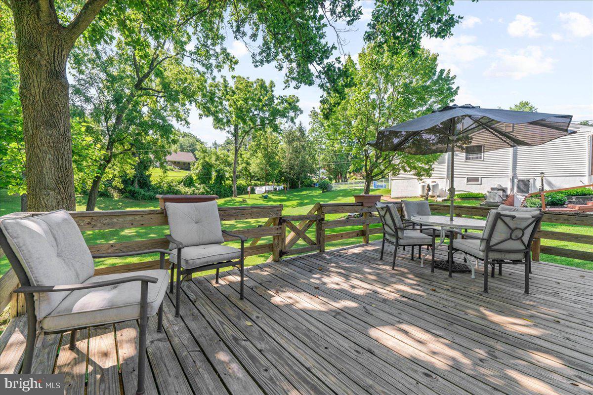 134 Lake Road Phoenixville, PA 19460 - Photo 25 of 44 Deck