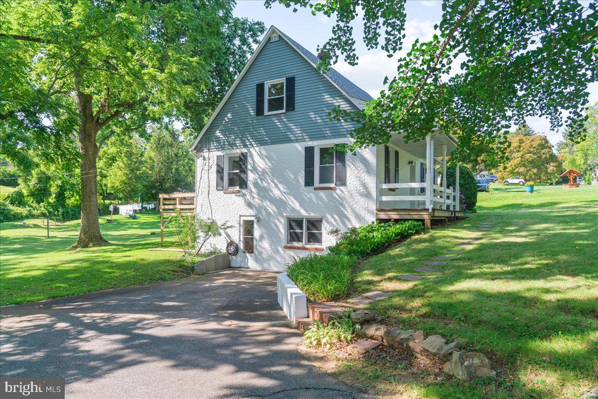 134 Lake Road Phoenixville, PA 19460 - Photo 4 of 44 Gallery Image 4