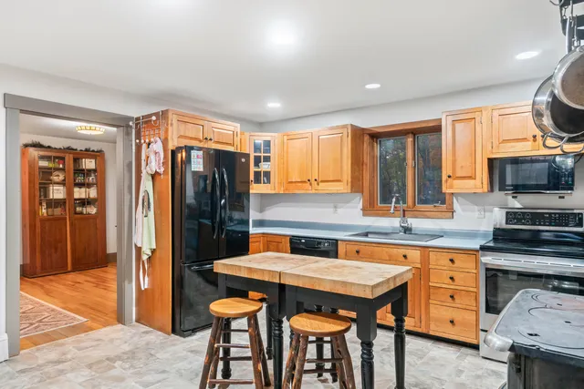 $1,335,000 | 1588 Pond Road, Mount Vernon, ME 04352