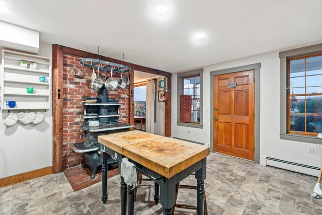 $1,335,000 | 1588 Pond Road, Mount Vernon, ME 04352