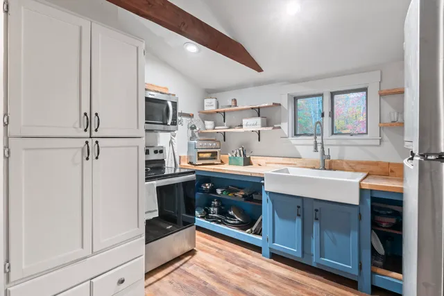 $1,335,000 | 1588 Pond Road, Mount Vernon, ME 04352