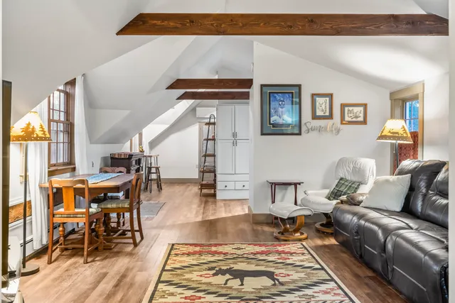 $1,335,000 | 1588 Pond Road, Mount Vernon, ME 04352