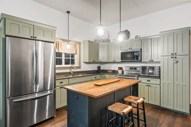 $1,335,000 | 1588 Pond Road, Mount Vernon, ME 04352