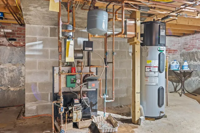 $1,335,000 | 1588 Pond Road, Mount Vernon, ME 04352