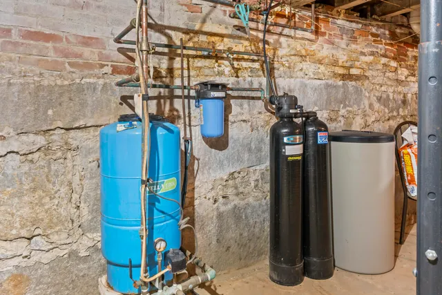 $1,335,000 | 1588 Pond Road, Mount Vernon, ME 04352