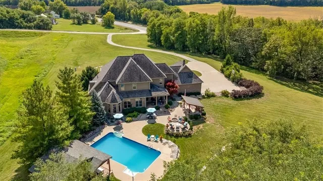 $1,500,000 | 2102 Highway 36, Wathena, KS 66090