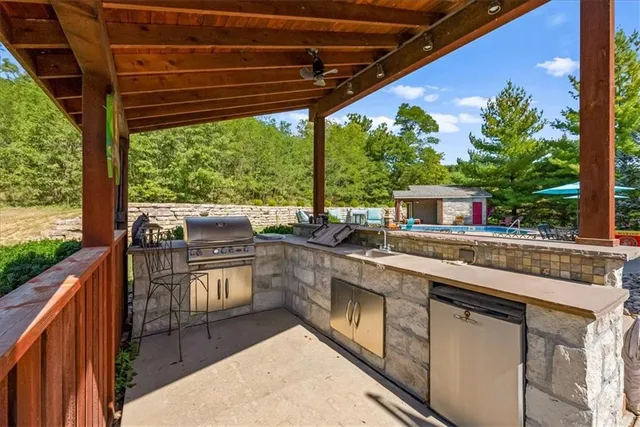 $1,500,000 | 2102 Highway 36, Wathena, KS 66090