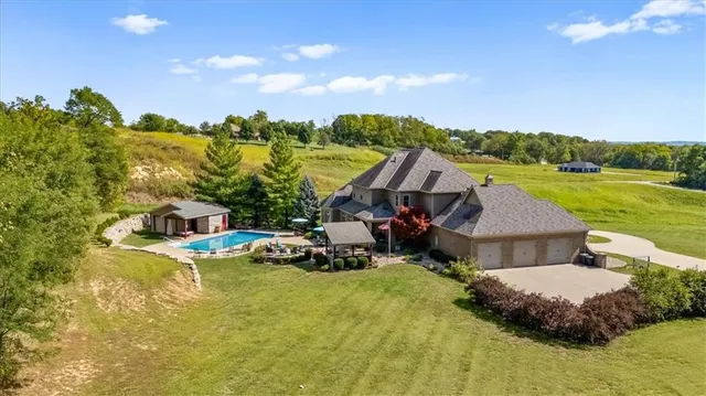 $1,500,000 | 2102 Highway 36, Wathena, KS 66090