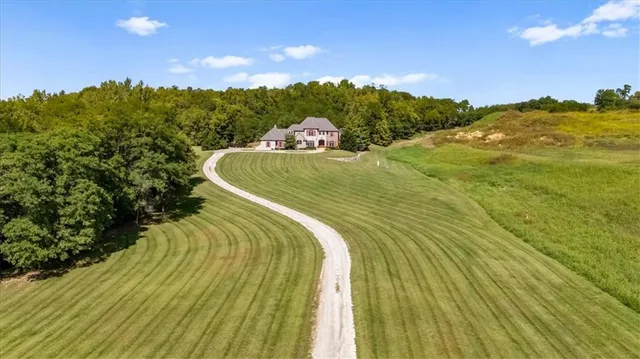 $1,500,000 | 2102 Highway 36, Wathena, KS 66090