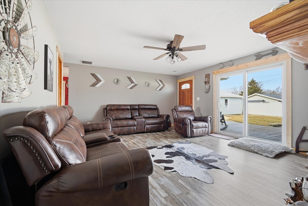 709 East Meade Street Pontiac, IL 61764 - Photo 14 of 38