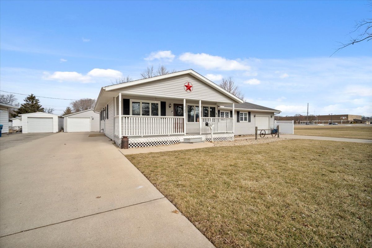 709 East Meade Street Pontiac, IL 61764 - Photo 37 of 38