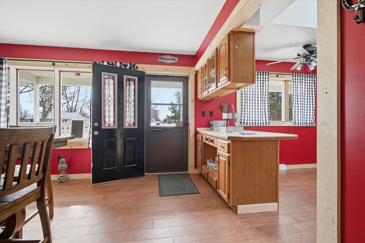 709 East Meade Street Pontiac, IL 61764 - Photo 5 of 38