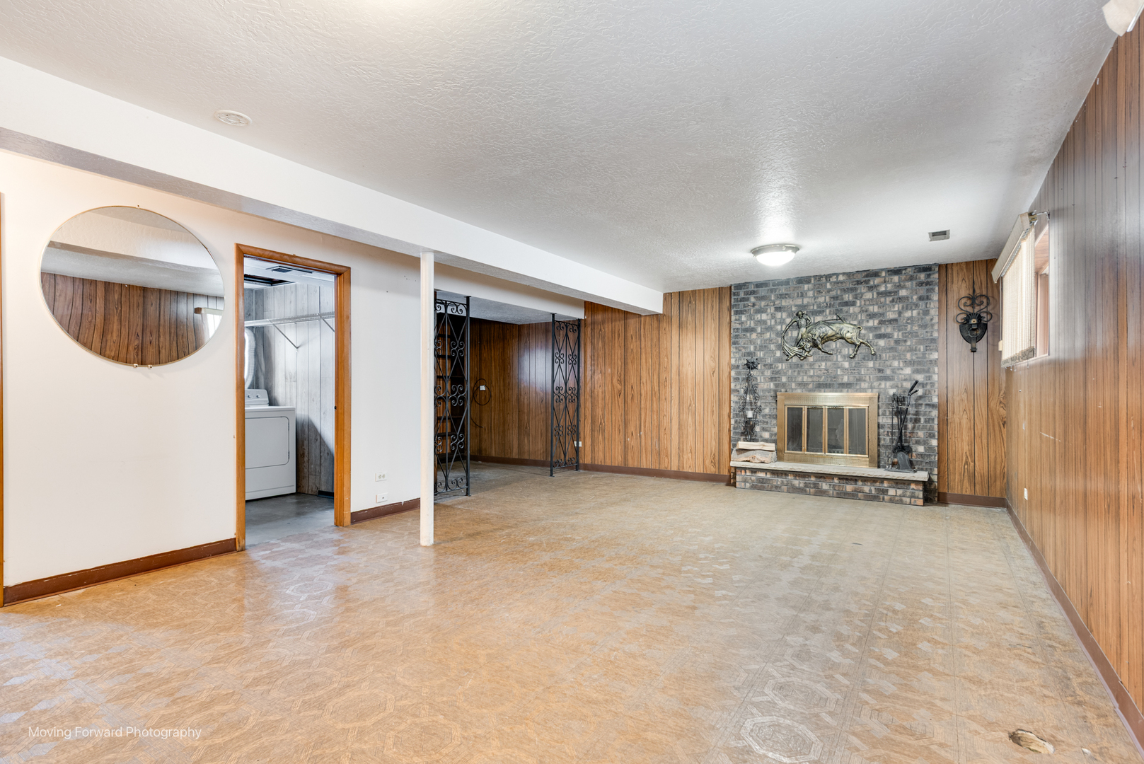 539 West Eggerding Drive Addison, IL 60101 - Photo 17 of 29 an empty room with a fireplace and cabinet
