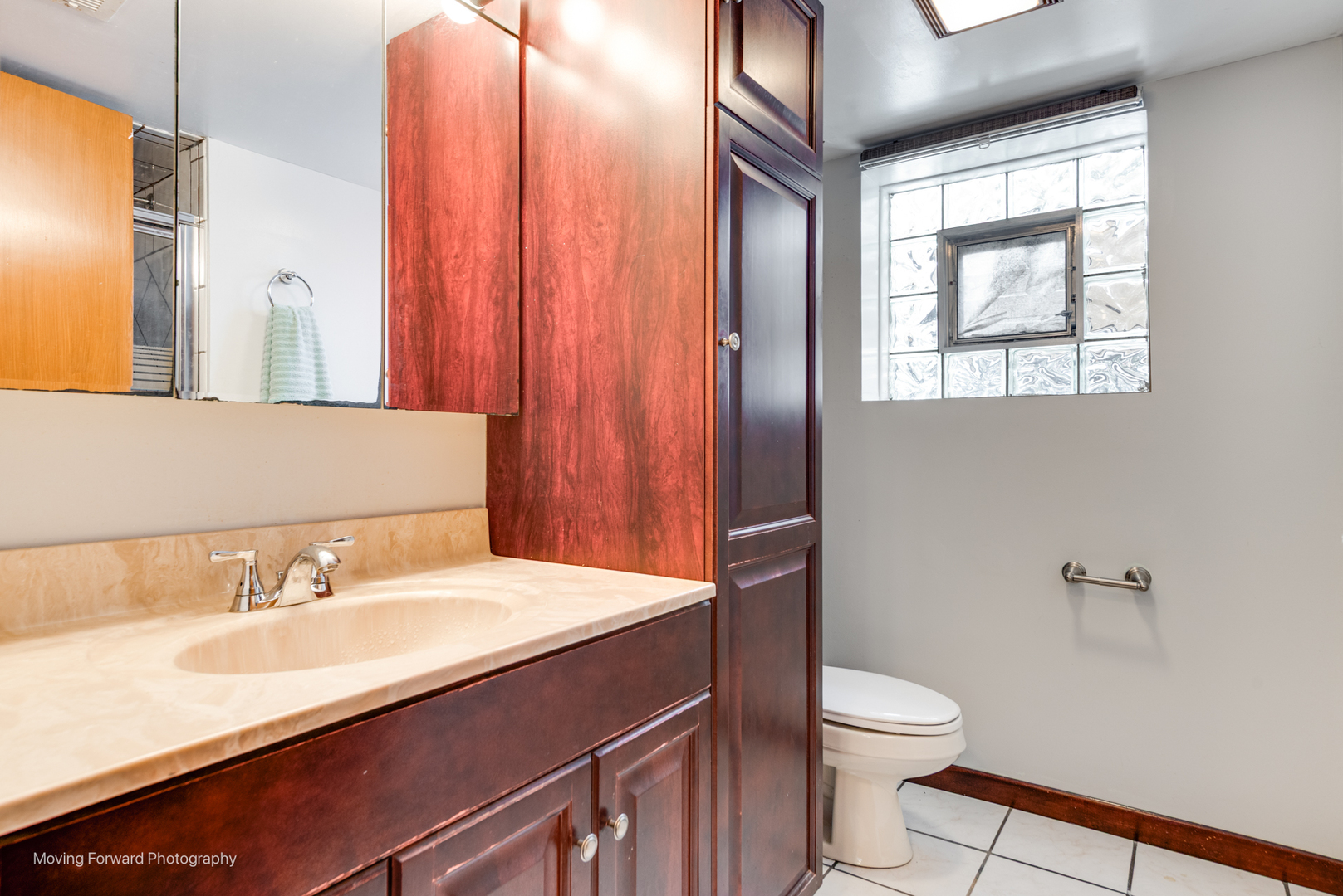 539 West Eggerding Drive Addison, IL 60101 - Photo 18 of 29 a bathroom with a sink a toilet and shower