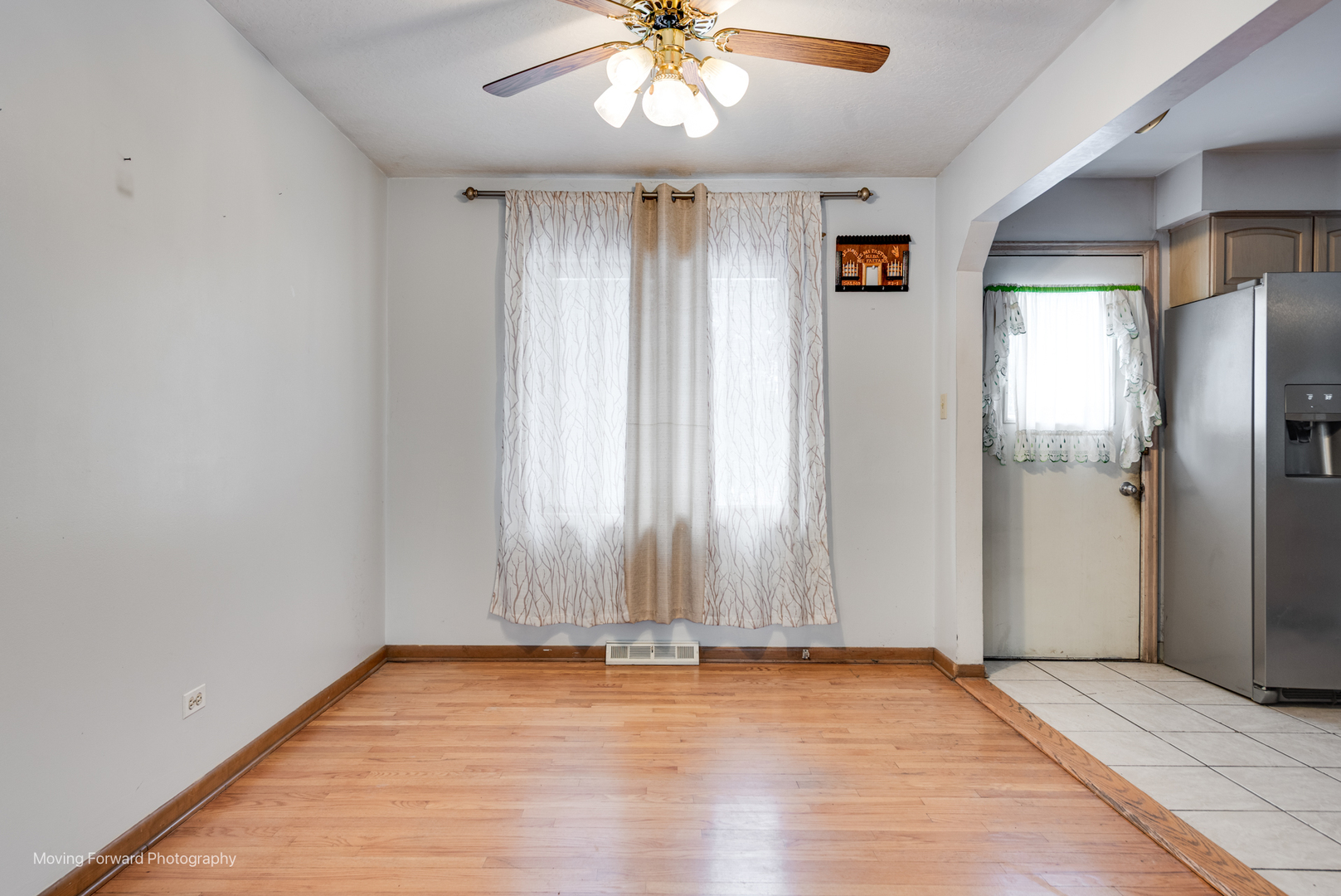 539 West Eggerding Drive Addison, IL 60101 - Photo 8 of 29 an empty room with wooden floor and a window