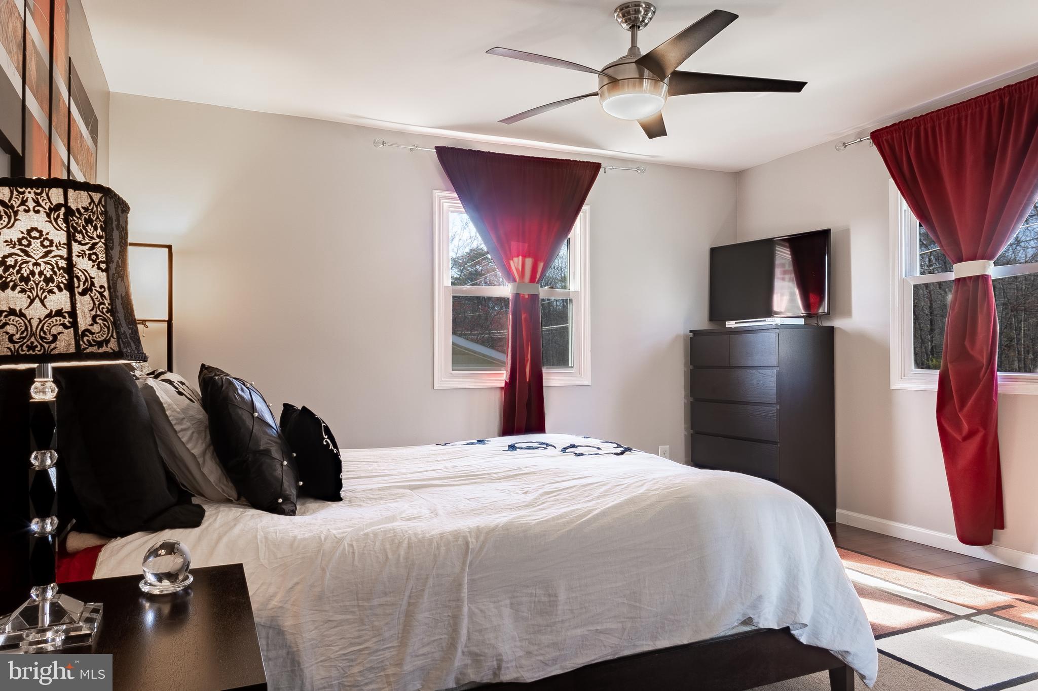 503 West Church Road Sterling, VA 20164 - Photo 16 of 29 2nd bedroom