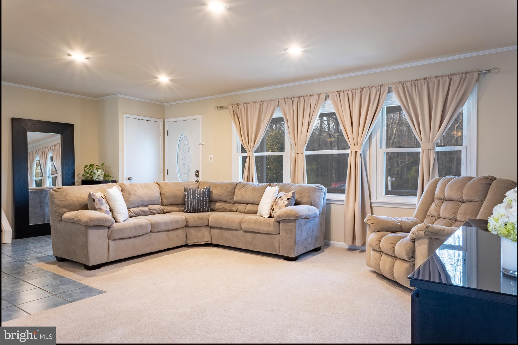 503 West Church Road Sterling, VA 20164 - Photo 3 of 29 Spacious living room