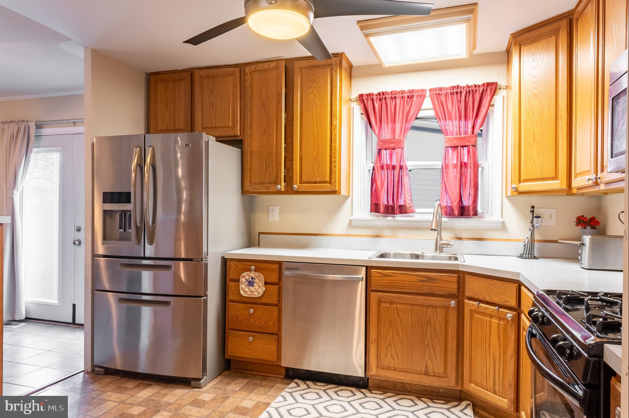 503 West Church Road Sterling, VA 20164 - Photo 9 of 29 Kitchen