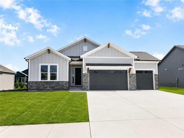 $680,000 | 24937 West 145th Street, Olathe, KS 66061