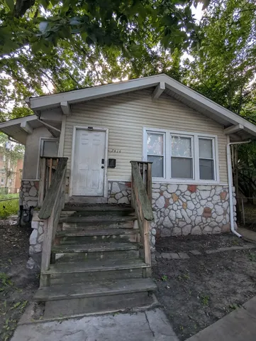 a view of a house with large trees