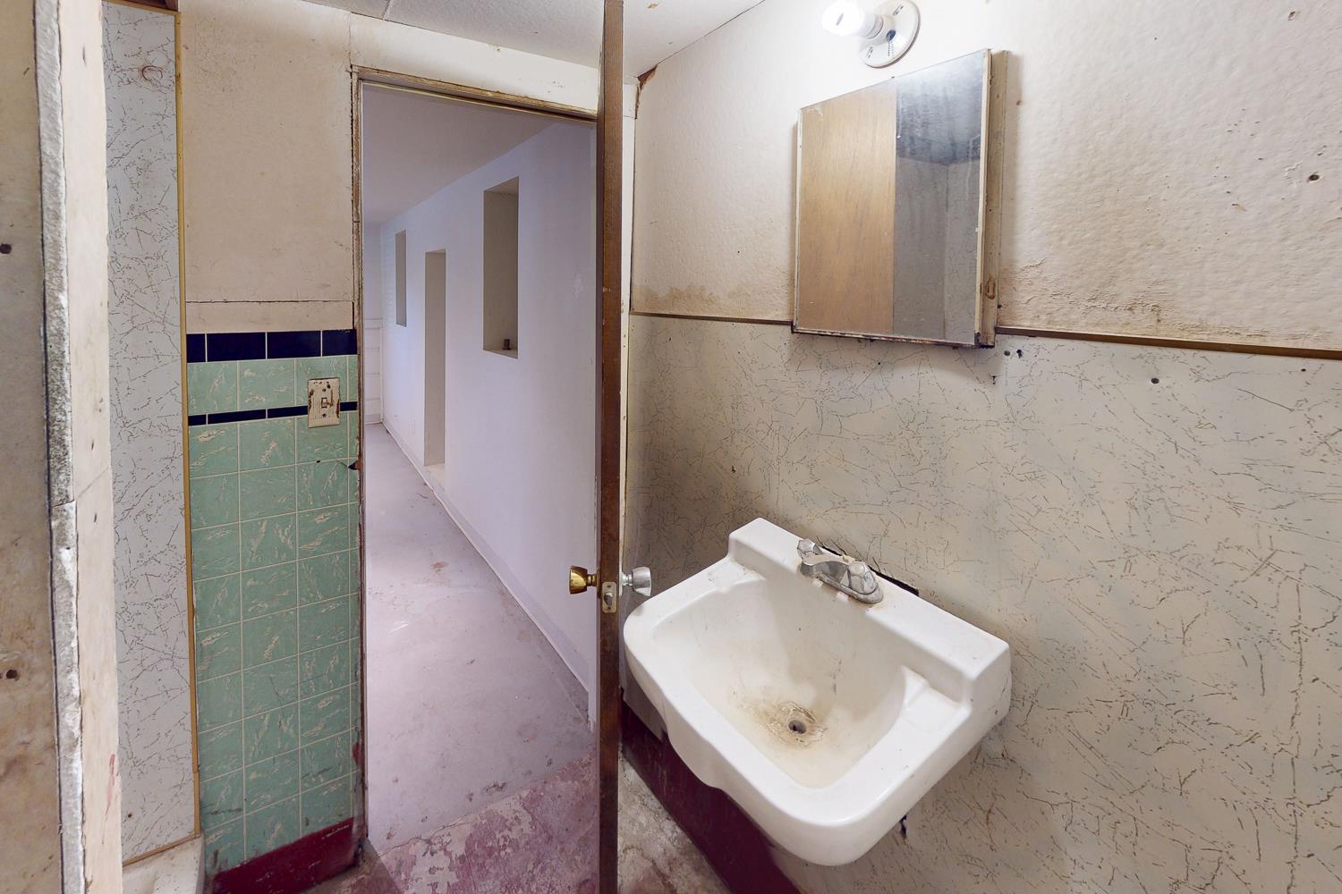 1585 Sycamore Street Gridley, CA 95948 - Photo 41 of 69 a bathroom with a sink a toilet and shower