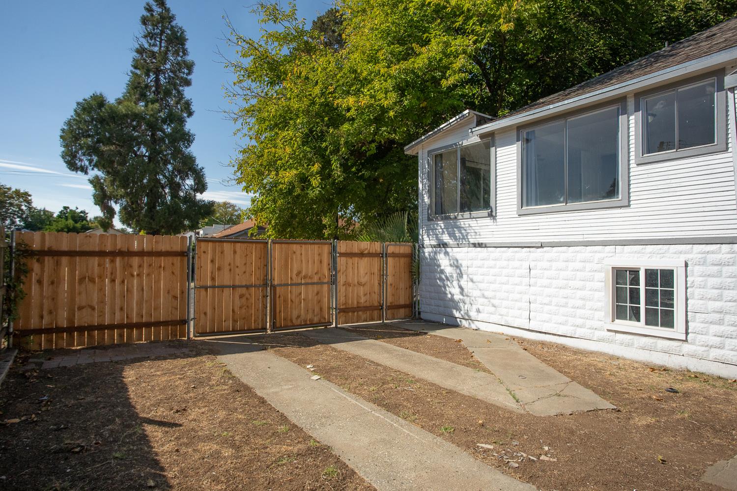 1585 Sycamore Street Gridley, CA 95948 - Photo 55 of 69 a backyard of a house