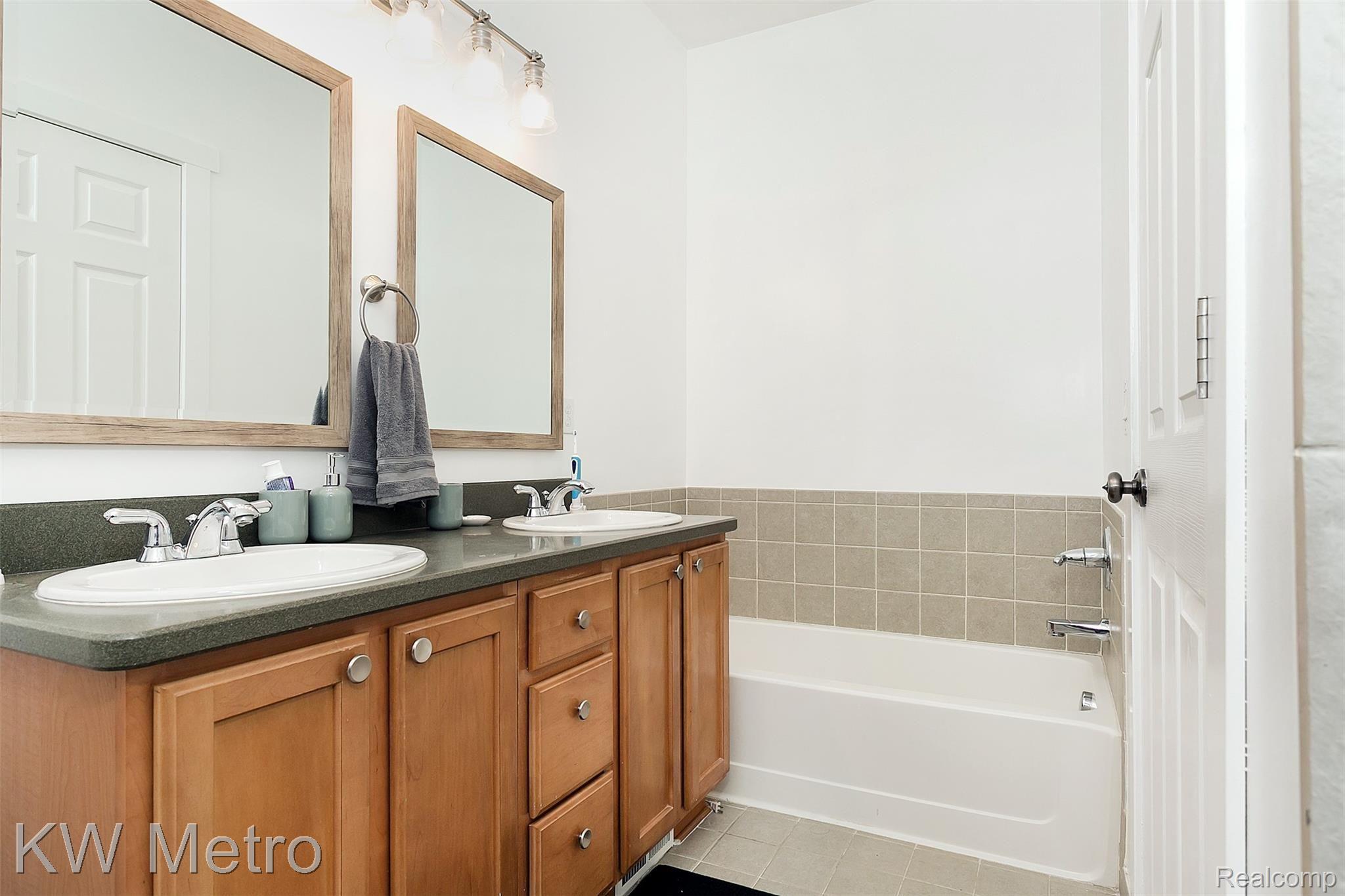 1477 Raleigh Place Troy, MI 48084 - Photo 25 of 31 Raleigh-25.jpg