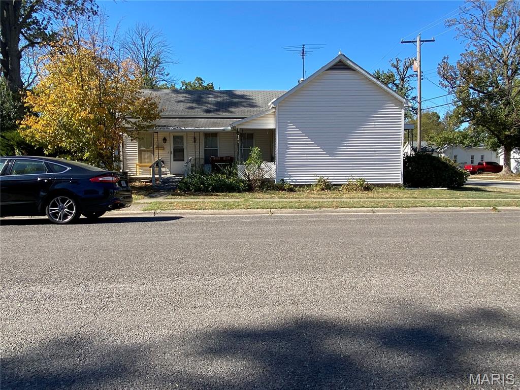 482 East Walnut Street Nashville, IL 62263 - Photo 3 of 23