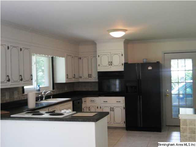 5446 Robin Circle Adamsville, AL 35005 - Photo 4 of 27