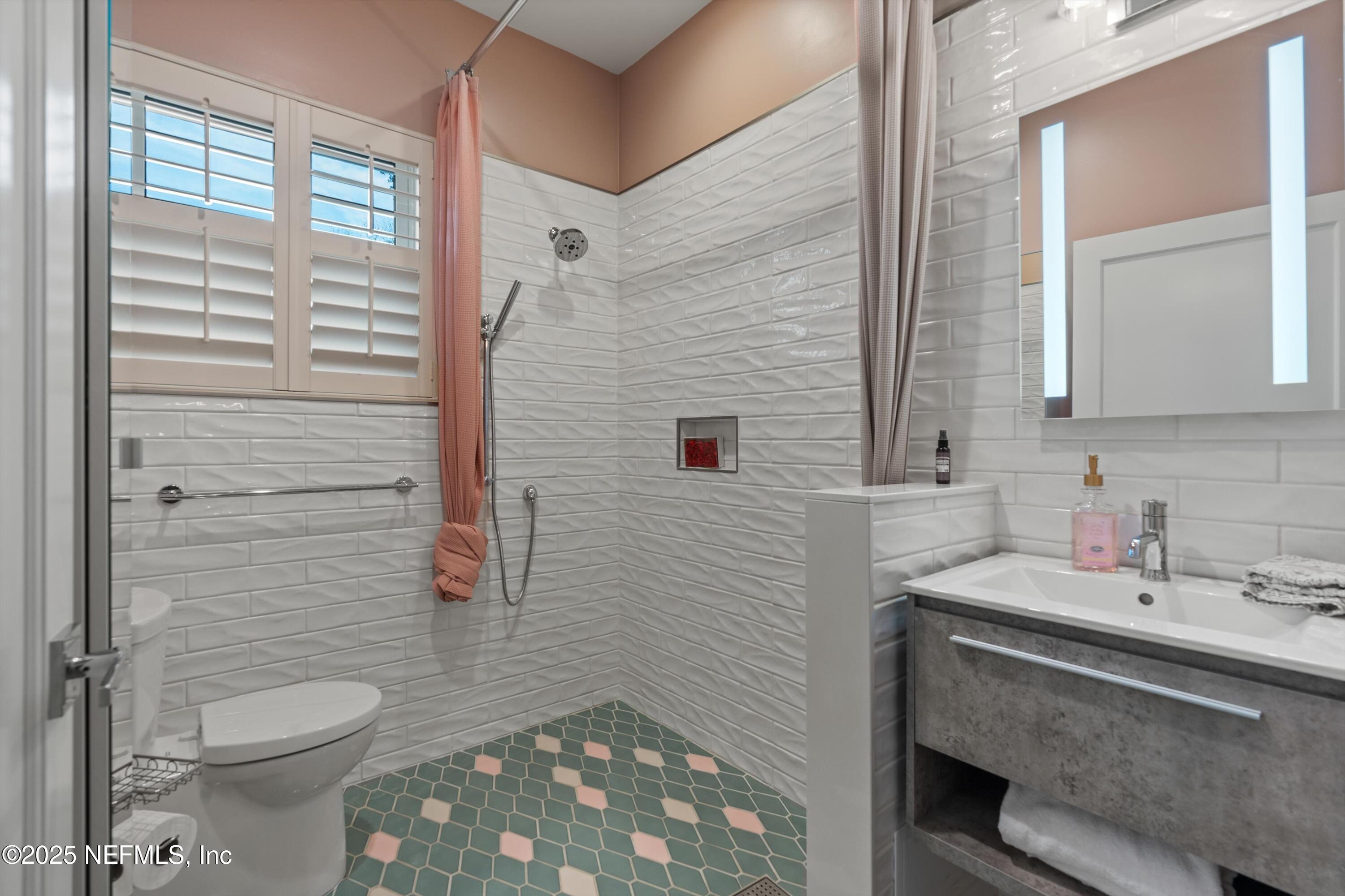 2525 Laurel Road Jacksonville, FL 32207 - Photo 36 of 74 Guest Bath 2