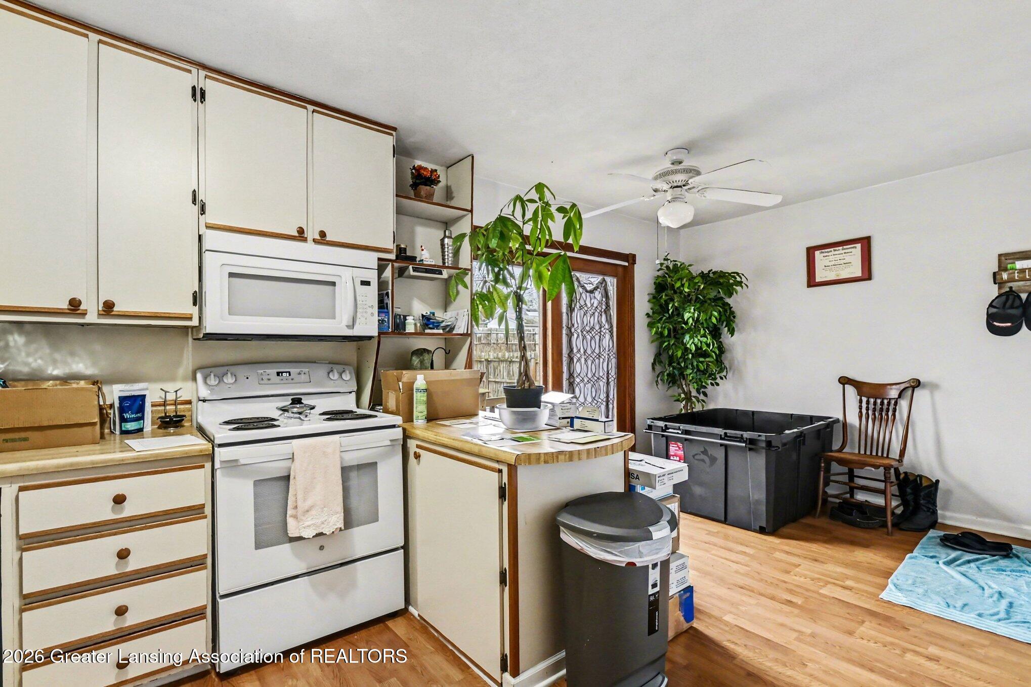 3119 Norwich Road Lansing, MI 48911 - Photo 6 of 17 011_file_2096