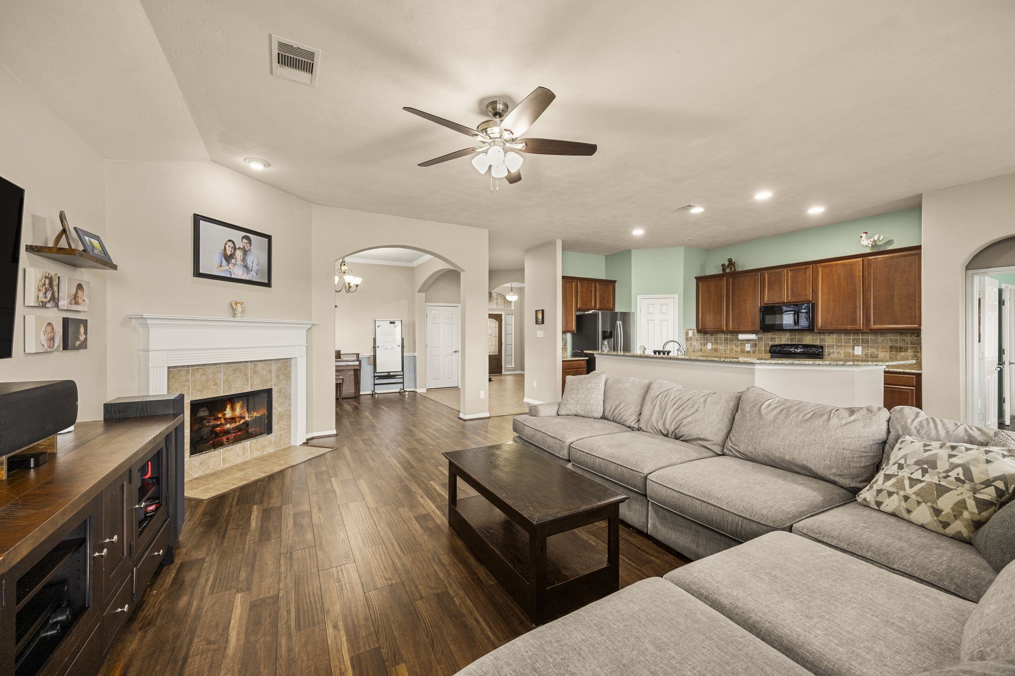 2202 Winchester Lake Rosenberg, TX 77471 - Photo 11 of 31 Wonderful open concepts, no one misses the action going on.