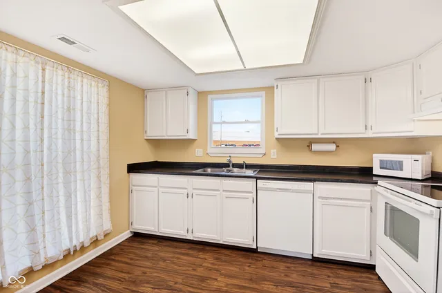 $210,000 | 7538 Castleton Farms N Drive, Indianapolis, IN 46256