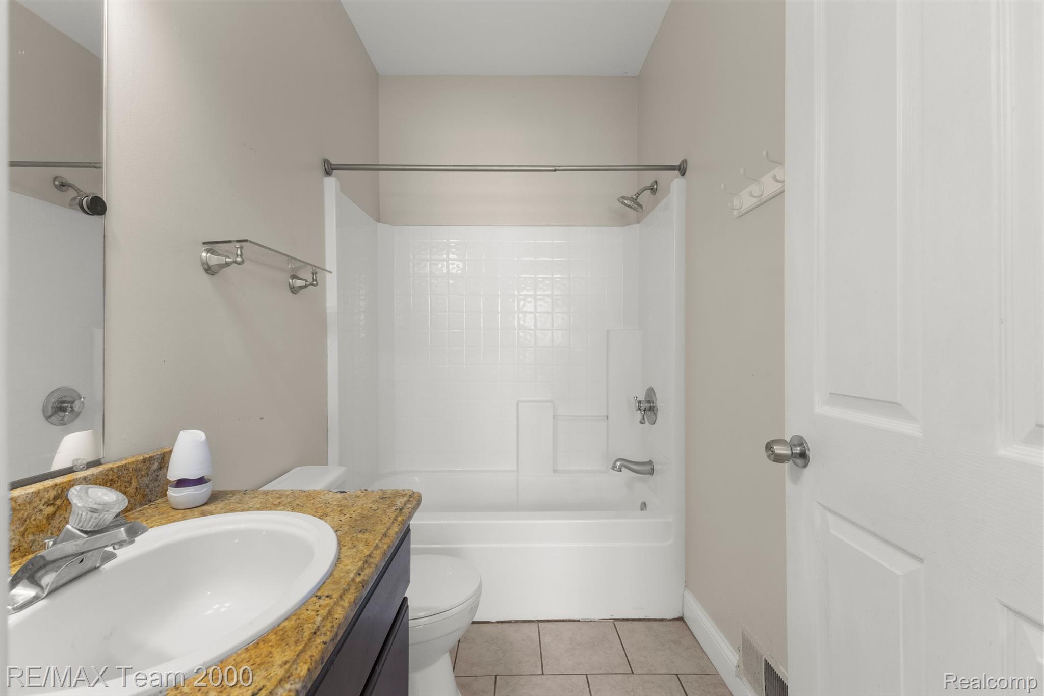 20356 Rodeo Southfield, MI 48075 - Photo 24 of 38 Gallery Image 24