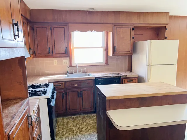 $100,000 | 44 Strasma W Drive, Kankakee, IL 60901