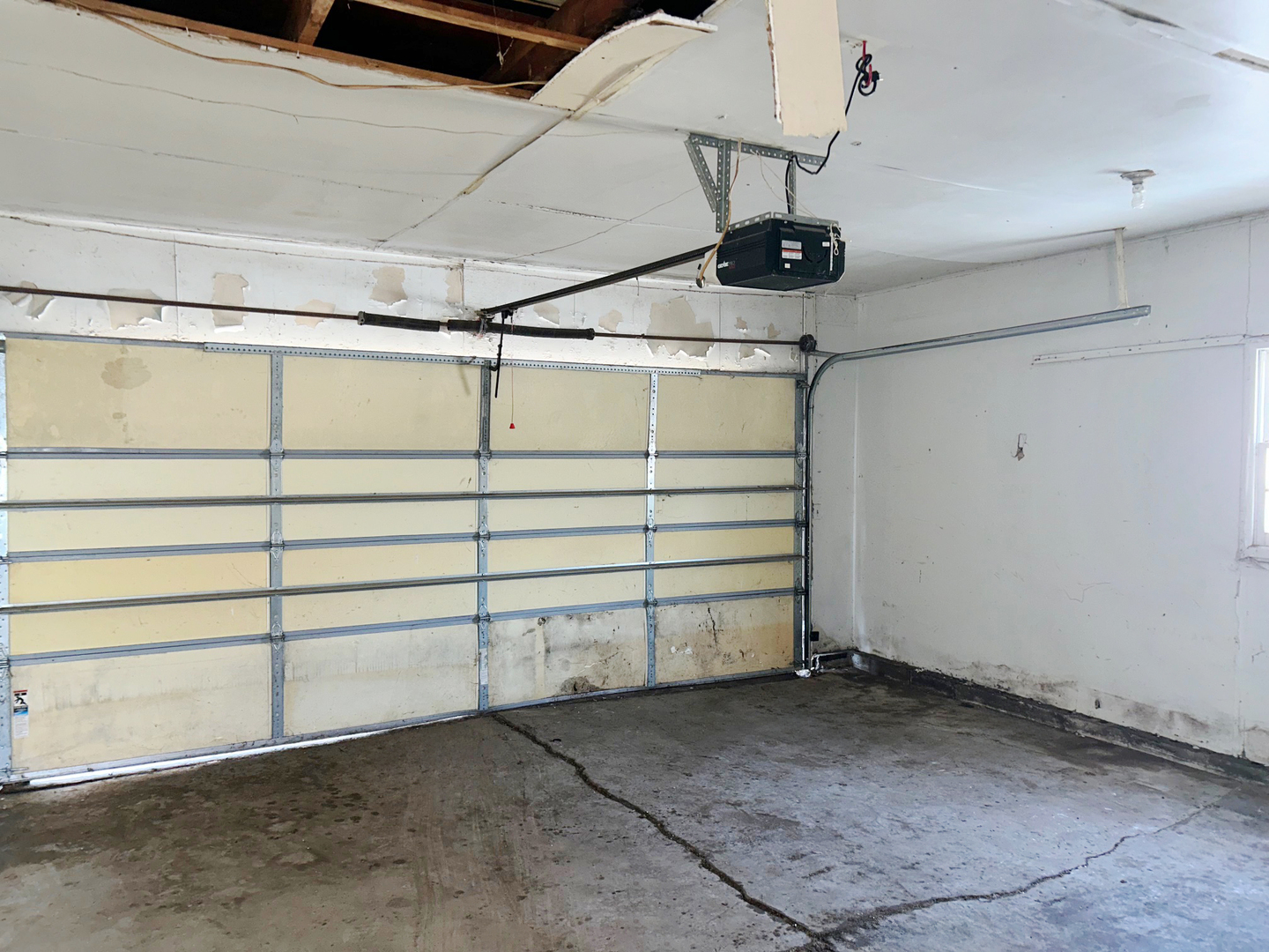 44 Strasma W Drive Kankakee, IL 60901 - Photo 20 of 20 a view of a garage