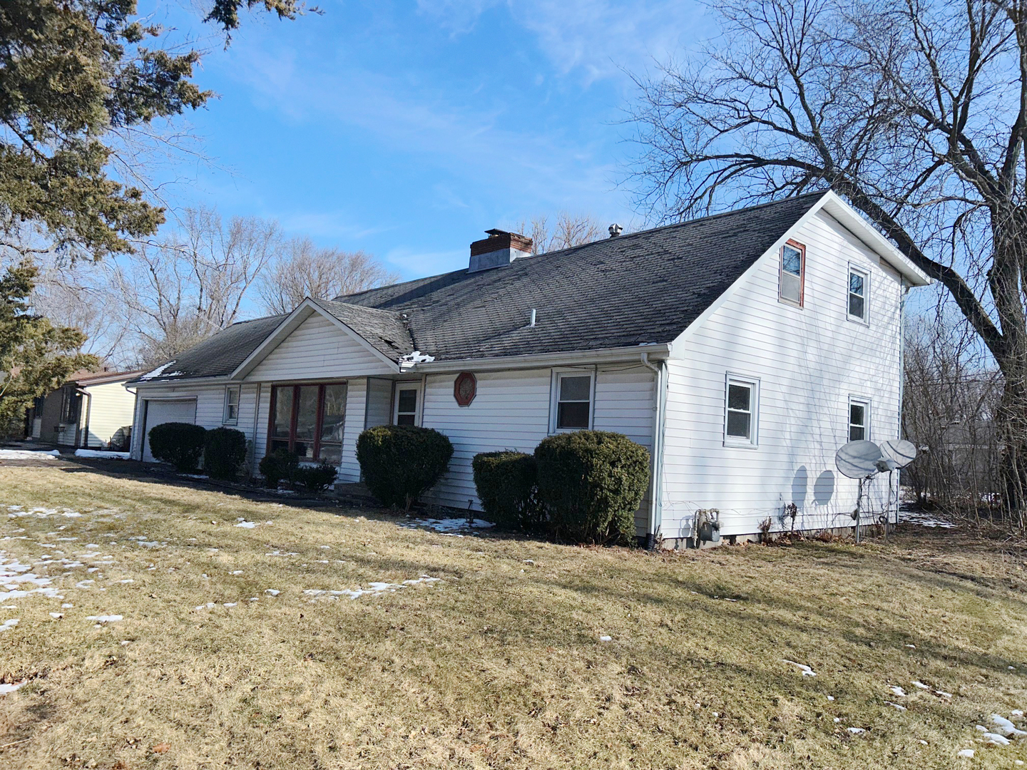 44 Strasma W Drive Kankakee, IL 60901 - Photo 3 of 20 a view of a house with a yard