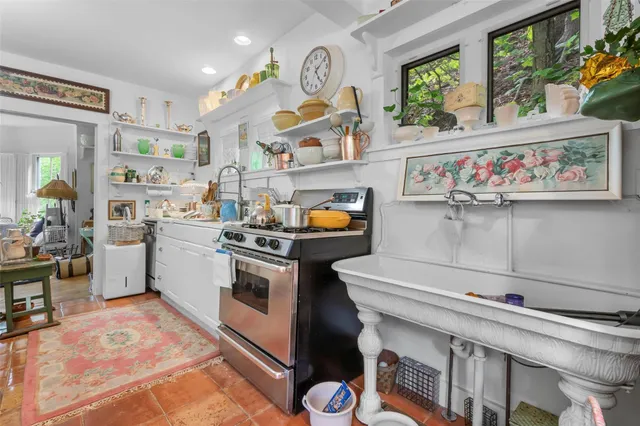 a view of entryway and hall