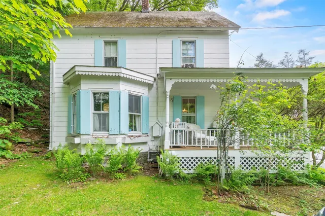 a view of a dinning room and dining room