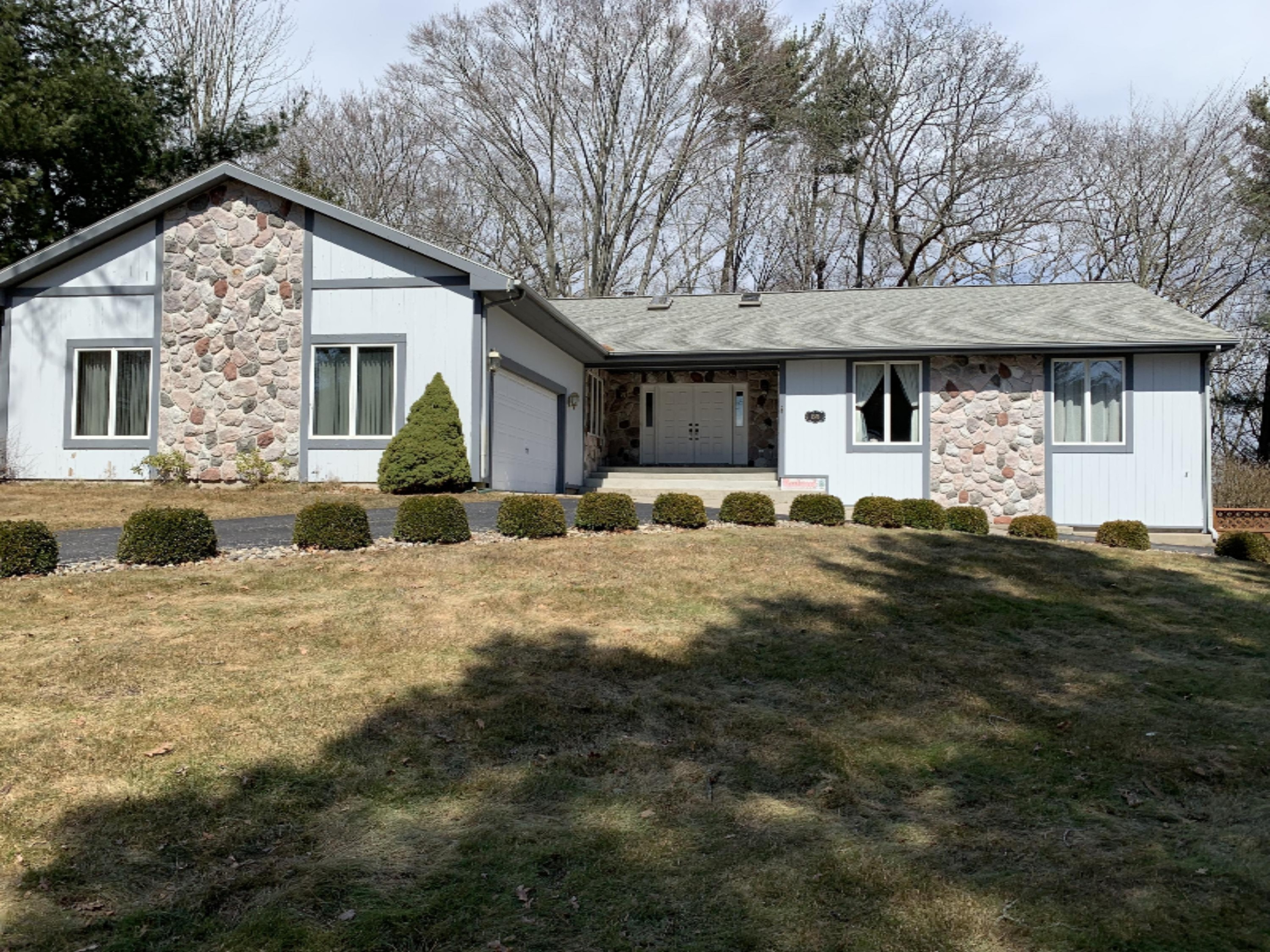 1576 Ivanhoe Road Ludington, MI 49431 - Photo 1 of 25 hw%SP2LGRA2UhrJgbXfX1Q