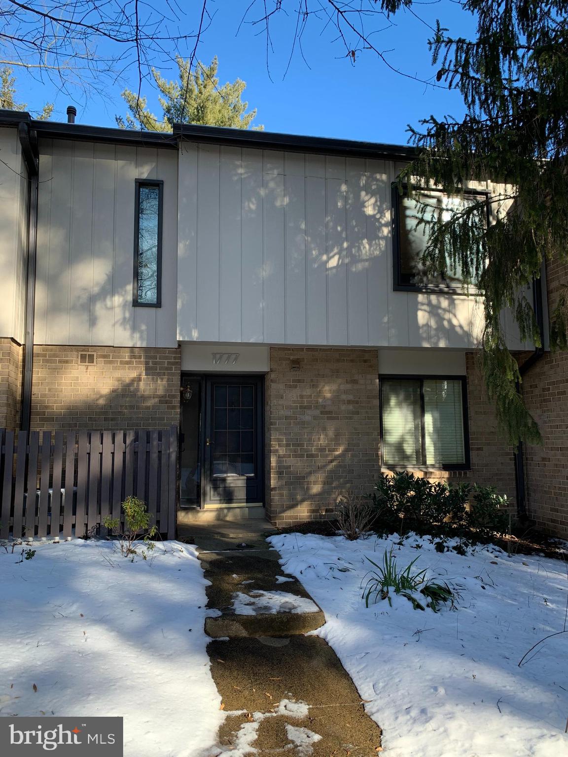 1777 Ivy Oak Square, Unit 77 Reston, VA 20190 - Photo 1 of 4 Gallery Image 1