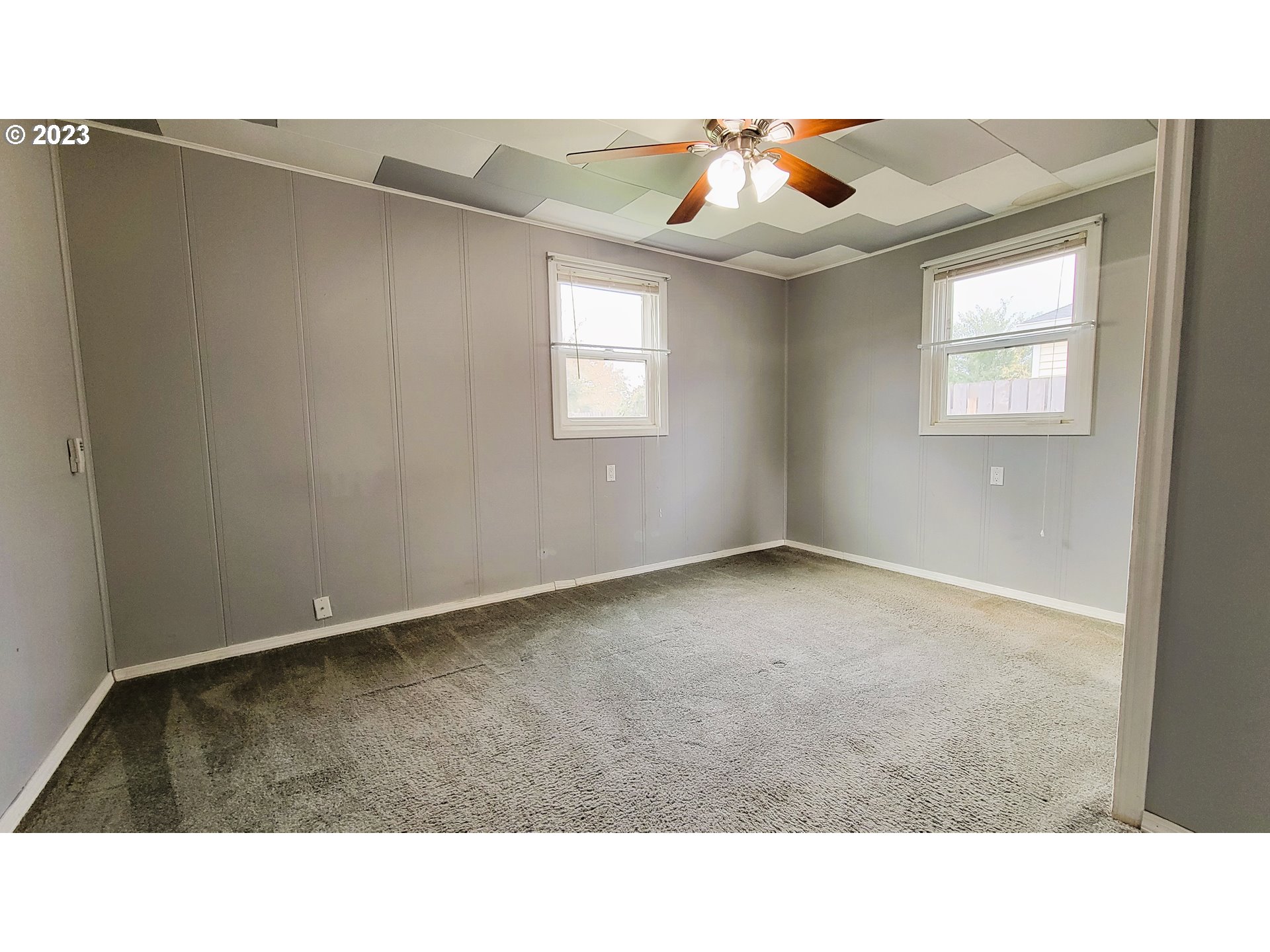 582 36th Street Springfield, OR 97478 - Photo 10 of 16 a black and white photo of a room